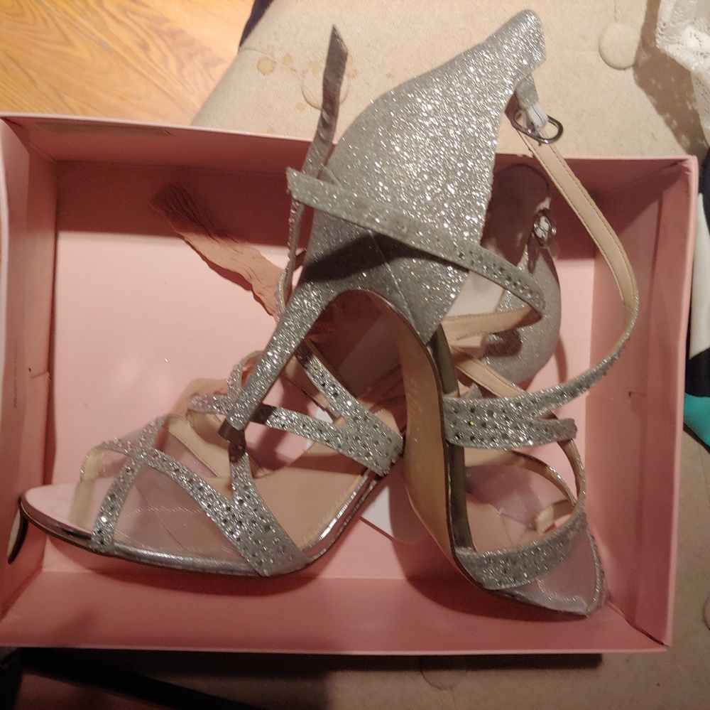 Brand new gorgeous silver Nina heels size 9.5